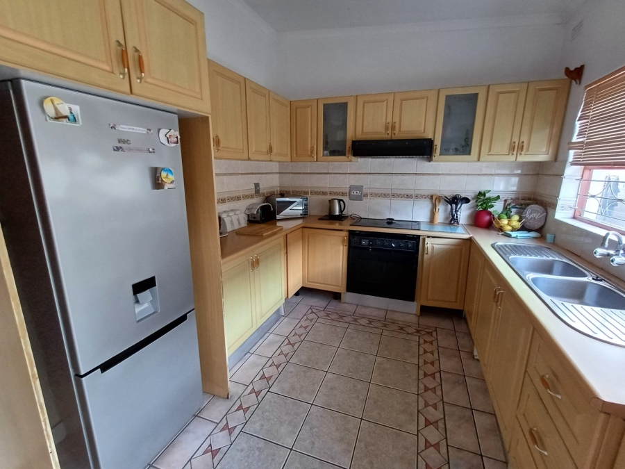 3 Bedroom Property for Sale in Ravensmead Western Cape